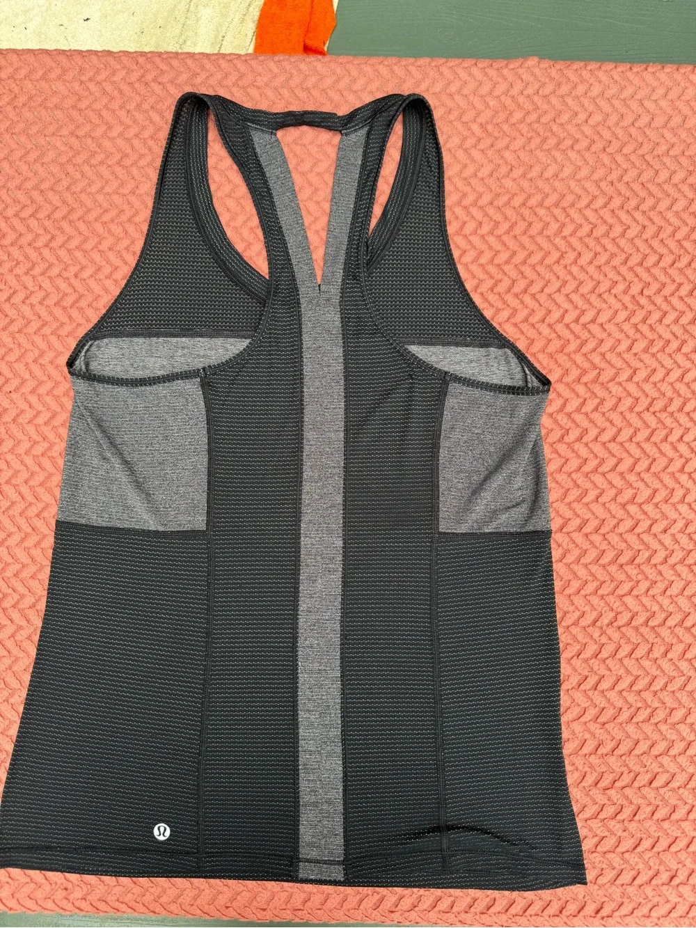 Lululemon lot of 5 tank tops size 6 excellent condition most not worn